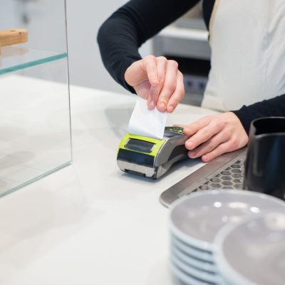 Caisse enregistreuse pour boulangerie : conformité logicielle