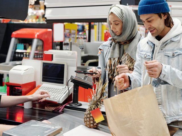 Comptoir et caisse dans un commerce, illustration — Le Havre