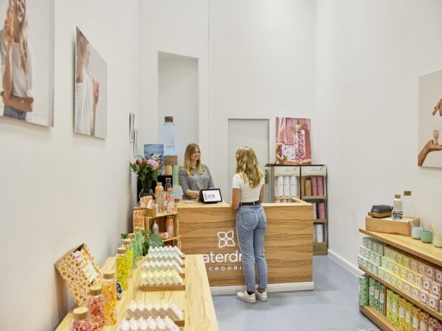 Comptoir et caisse dans un commerce, illustration — Strasbourg