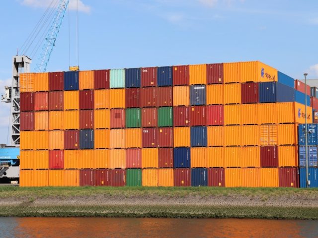 Comparatif fournisseurs textiles locaux vs internationaux
