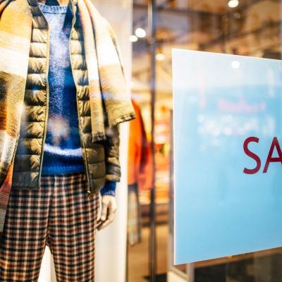 Réglementation des soldes : dates et règles pour commerçants