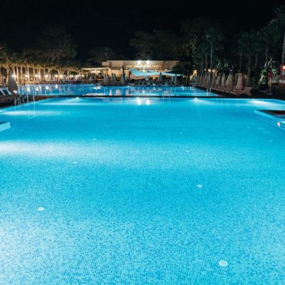 Automatiser sa piscine : quels équipements pour un commerce