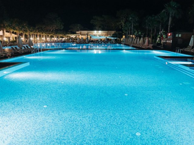 Automatiser sa piscine : quels équipements pour un commerce