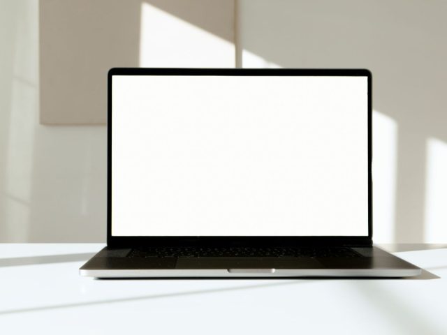 Création site internet Paris : quelle option pour un commerçant ?